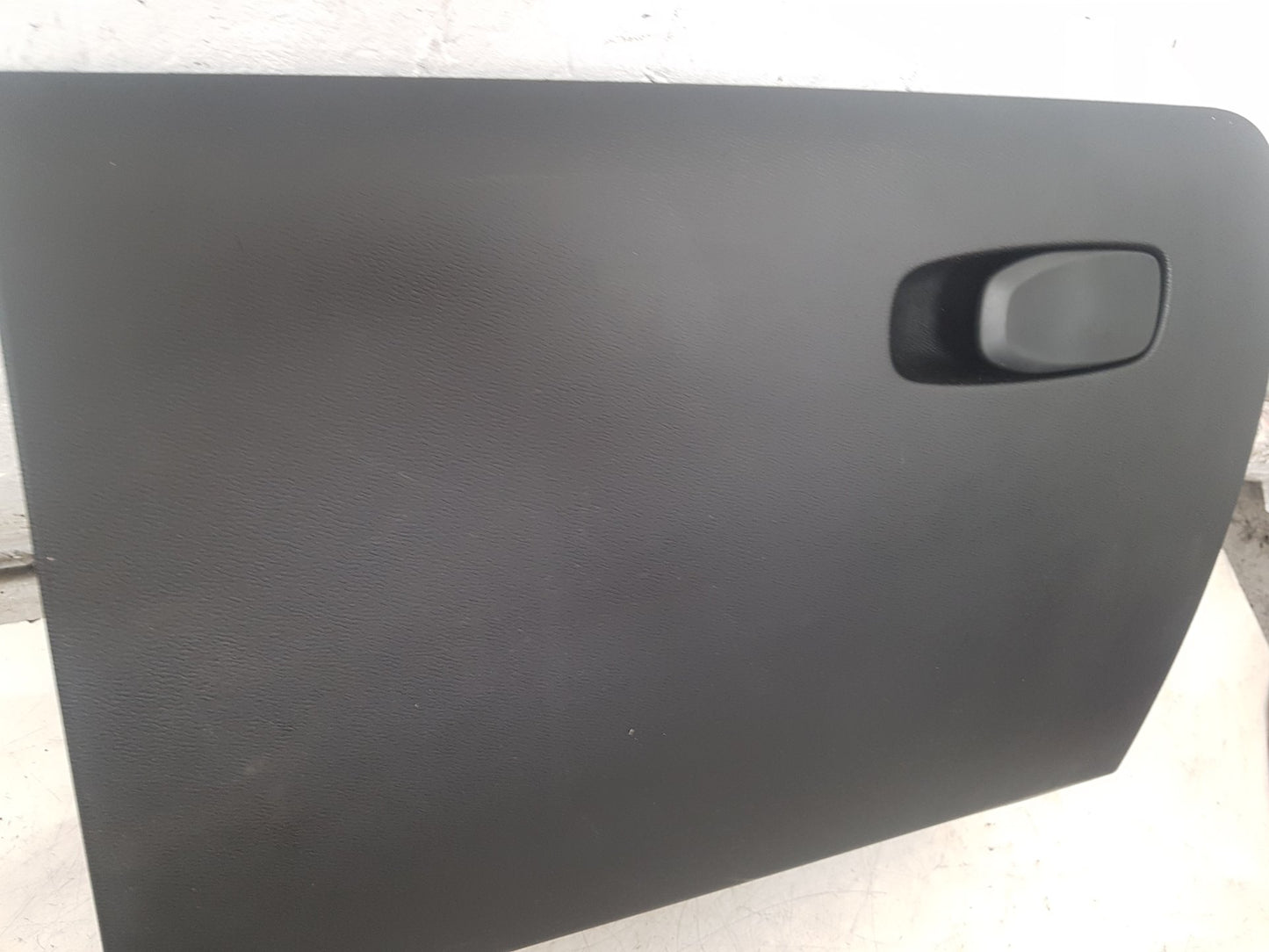 2013 - 2016 Volvo V40 III 525 Hatchback Glove Box 31477862