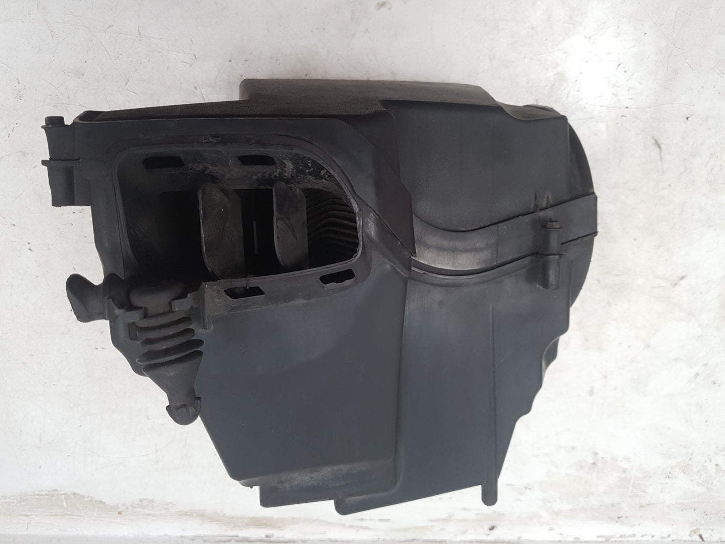 2013 Volvo V40  Hatchback Air Filter Box 31370808