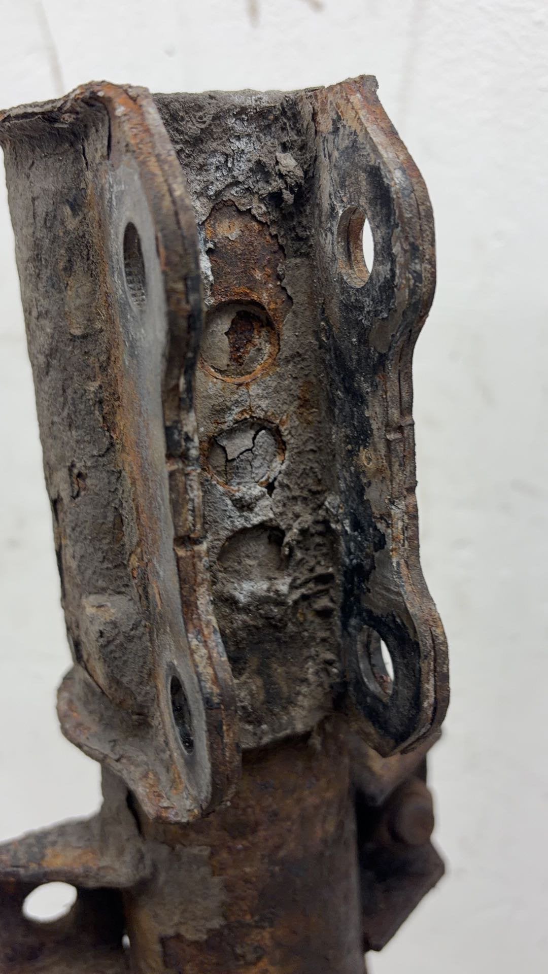 1998 - 2009 Saab 9-5   Left Front Shock Absorber 5233366