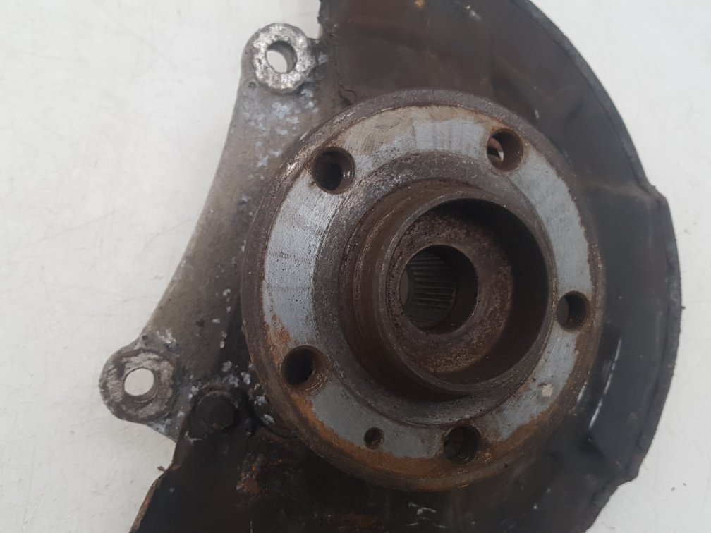 2006 - 2009 Volvo S60  Saloon Left Front Hub Assembly 9461943