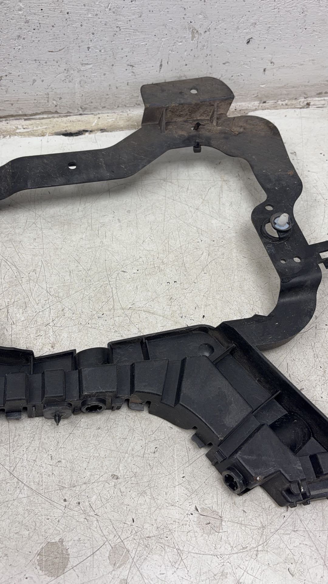 2017 - 2025 Volvo V90 235, 236 Estate BUMPER BRACKET (PASSENGER SIDE REAR) 31383286