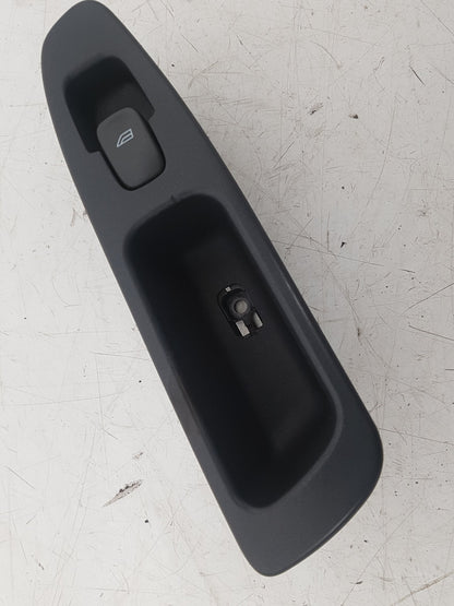 2000 - 2004 Volvo V40  Estate Left Front Window Switch 30638706
