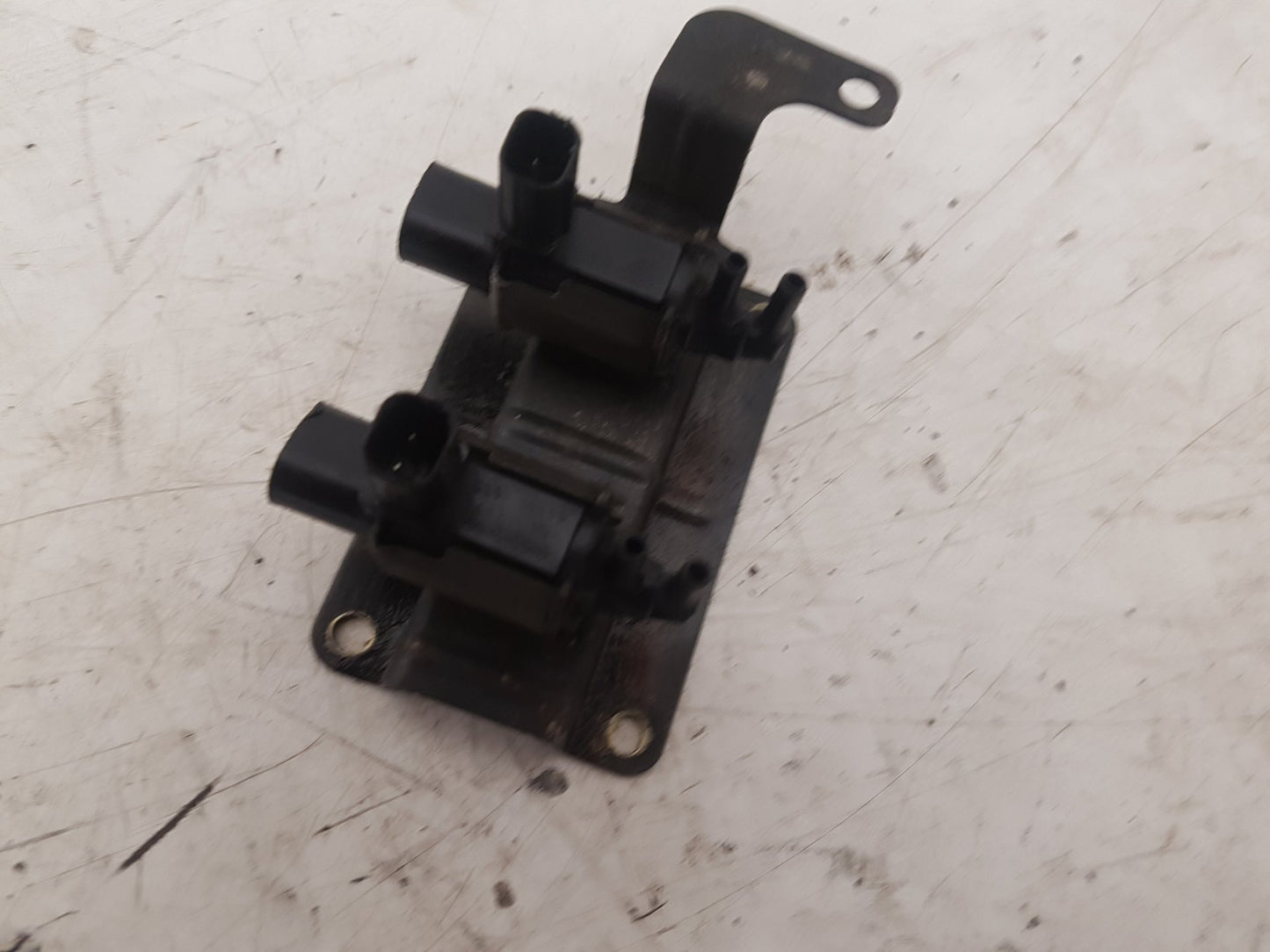 2004 - 2007 Volvo S40  Saloon VACUUM CONTROL SOLENOID VALVE 4M5G-9A500-NA