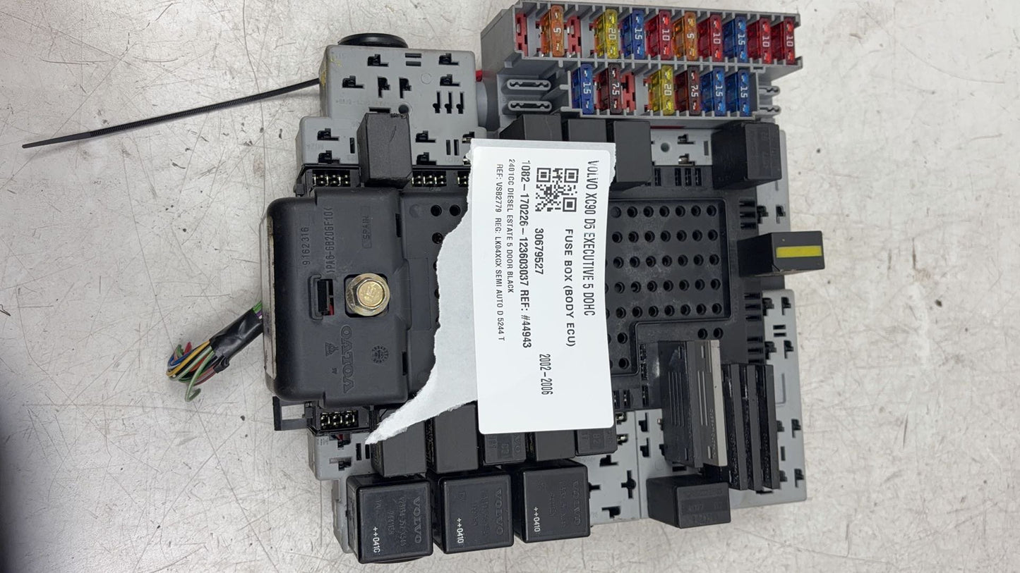 2002 - 2006 Volvo XC90  Estate Interior Fuse Box 30679527