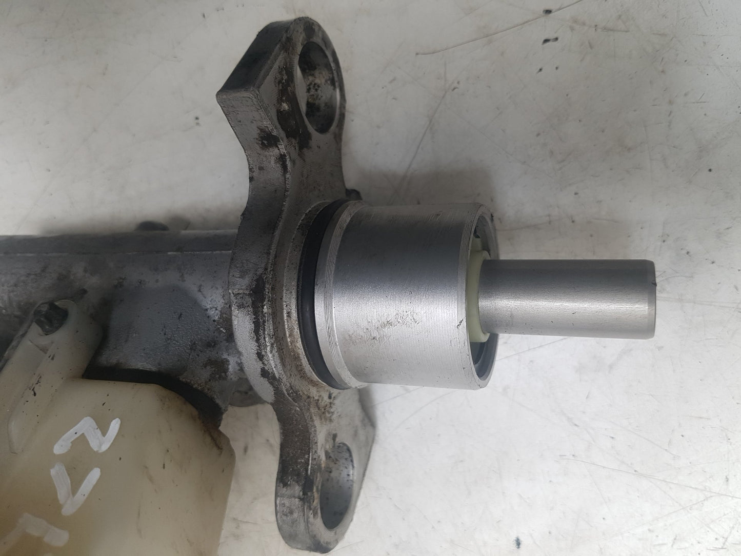 2010 Saab 9-3  Estate Brake Master Cylinder 32067070