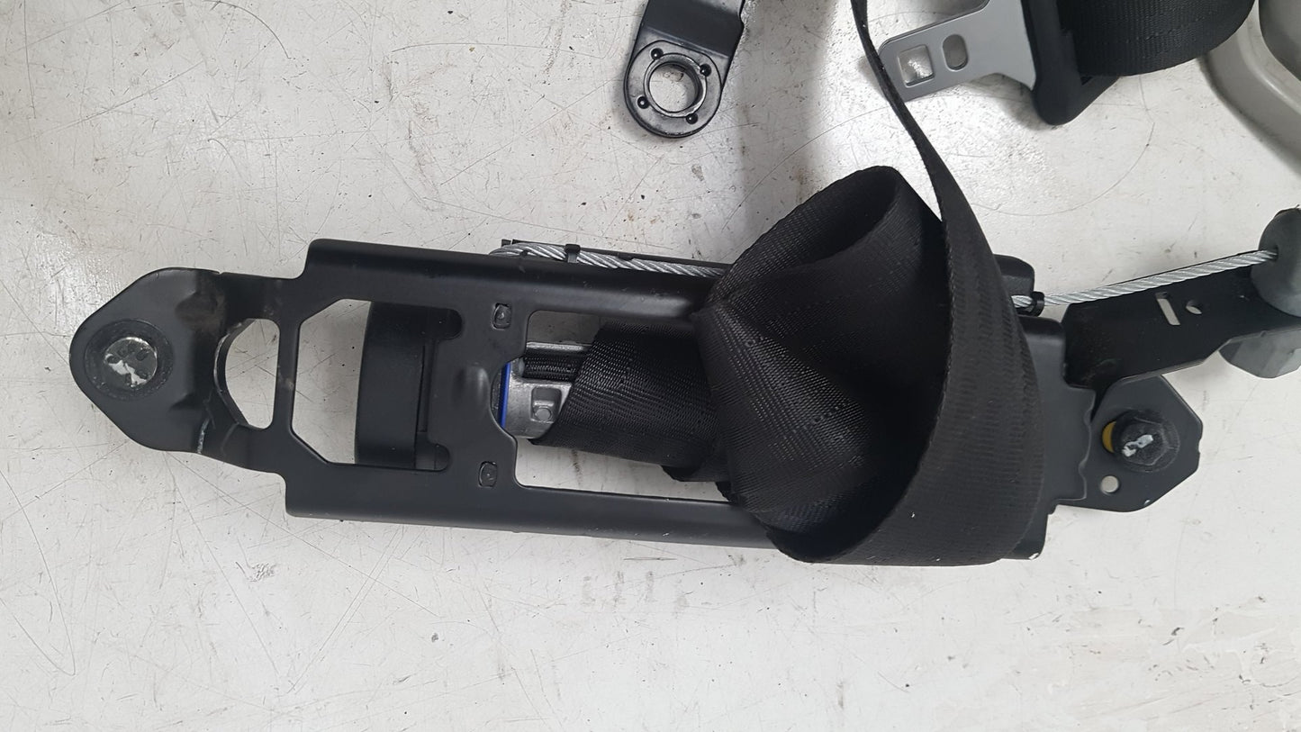 2005 - 2010 Volvo S60  Saloon Left Front Seat Belt 30661907
