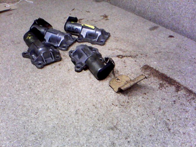 2000 - 2007 Volvo V70   VVT SOLENOID