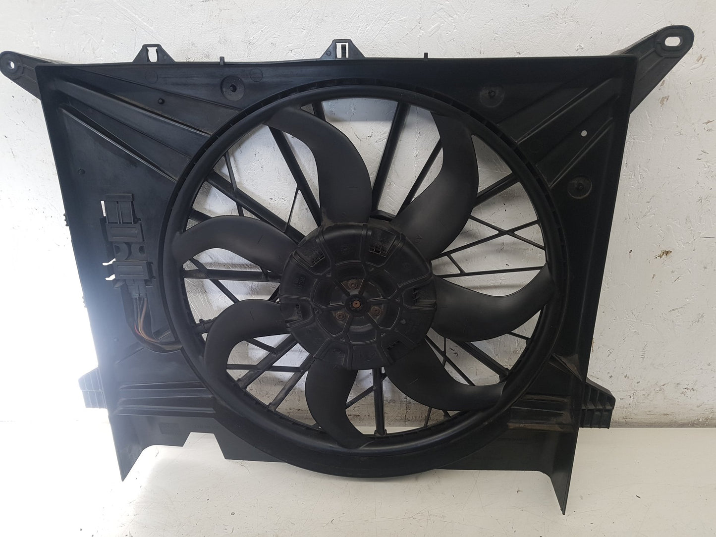 2002 - 2006 Volvo XC90  Estate RADIATOR FAN & COWLING (A/C CAR) 3137229010