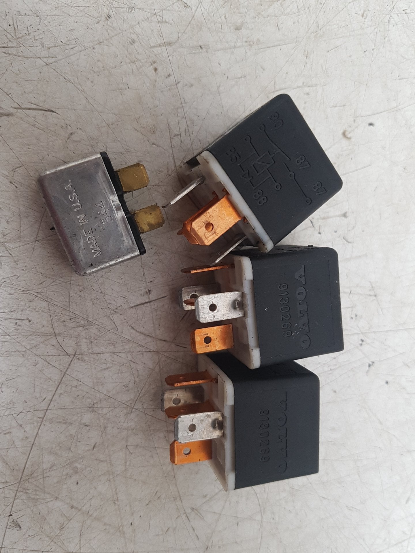 1992 - 1997 Volvo 850  Estate RELAYS 9130269