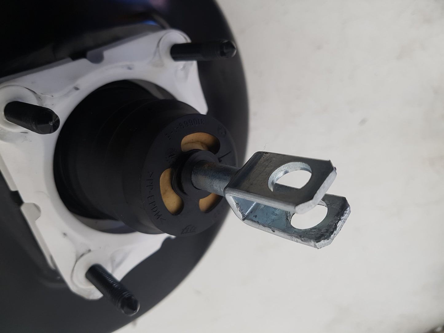 2015 - 2019 Volvo V40 Cross Country  Hatchback Brake Booster 31381635
