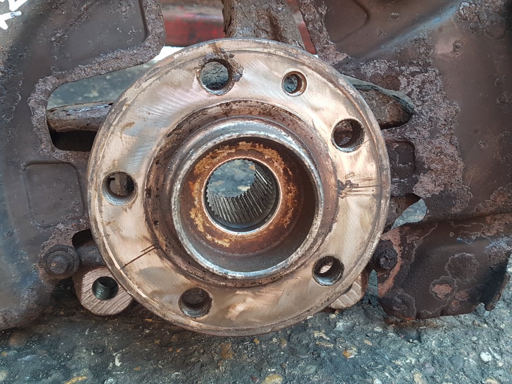 2007 - 2015 Volvo V70  Estate Left Front Hub Assembly