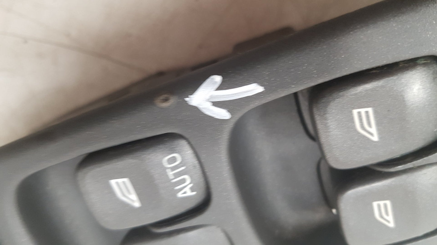 2000 - 2004 Volvo V40  Estate Right Front Window Switch 30638534
