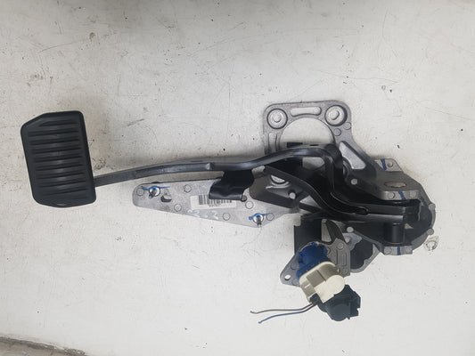 2010 - 2016 Volvo S80  Saloon Brake Pedal 31317317