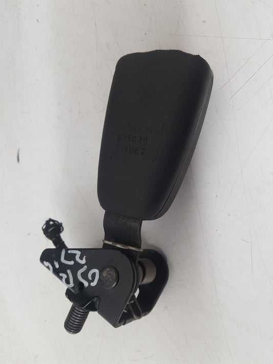 2001 - 2008 Volvo V70  Estate SEAT BELT ANCHOR - DRIVER SIDE REAR 675039