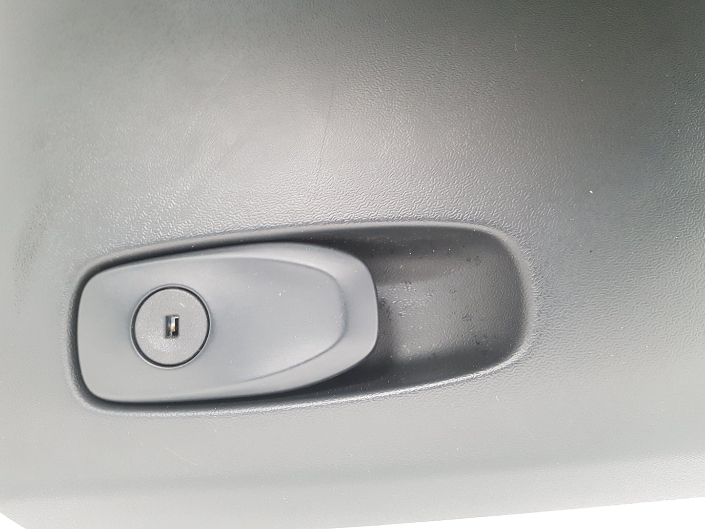 2012 - 2015 Volvo V40  Hatchback Glove Box 31393634
