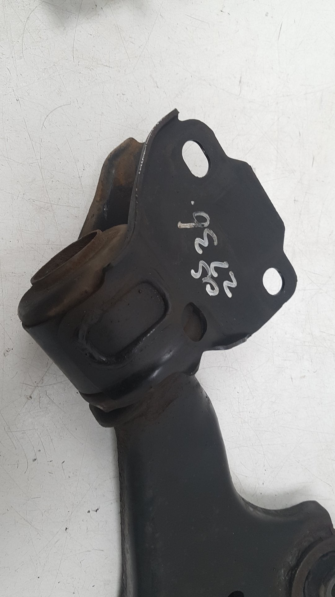 2010 - 2014 Volvo XC60  Estate Right Front Lower Control Arm 31317666