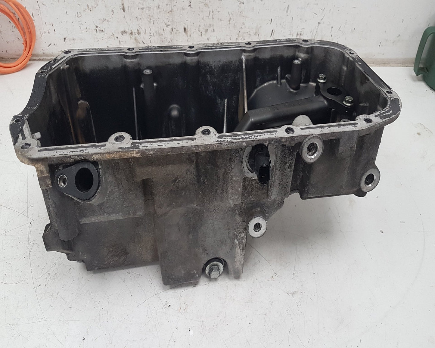 2010 - 2012 Saab 9-5  Saloon Oil Pan/Sump 55575128
