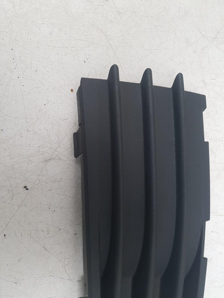 2004 - 2010 Volvo V50   Estate Left Fog Light Cover 30657009