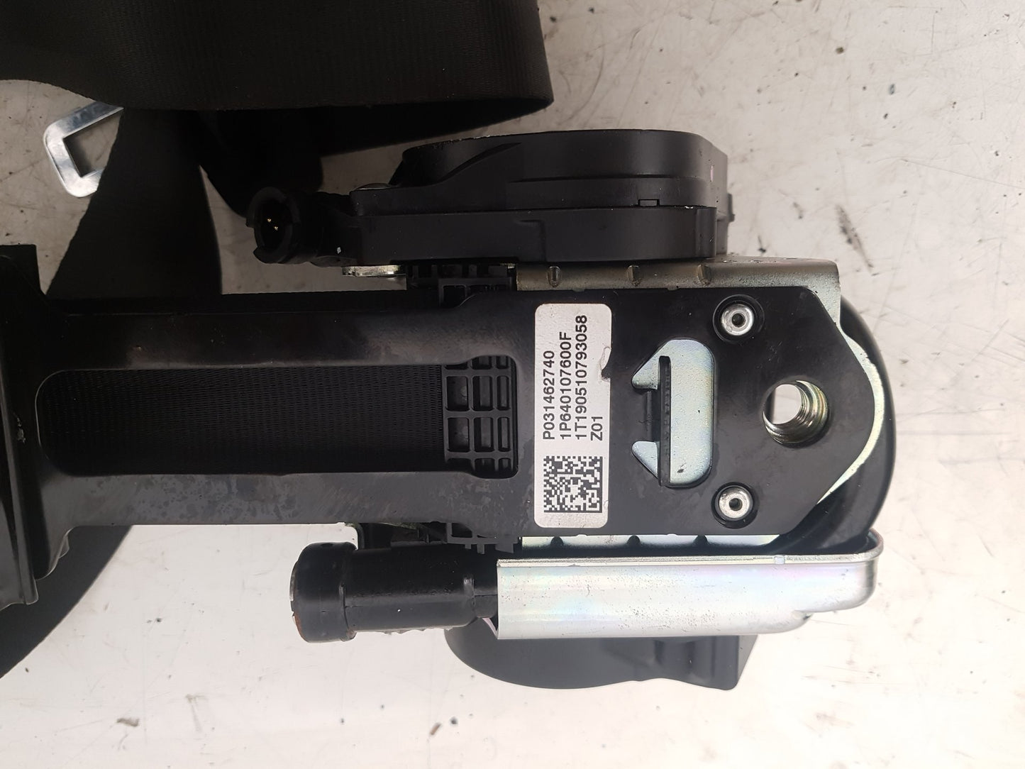 2017 - 2026 Volvo V60 II 225 Estate Left Front Seat Belt 31462740