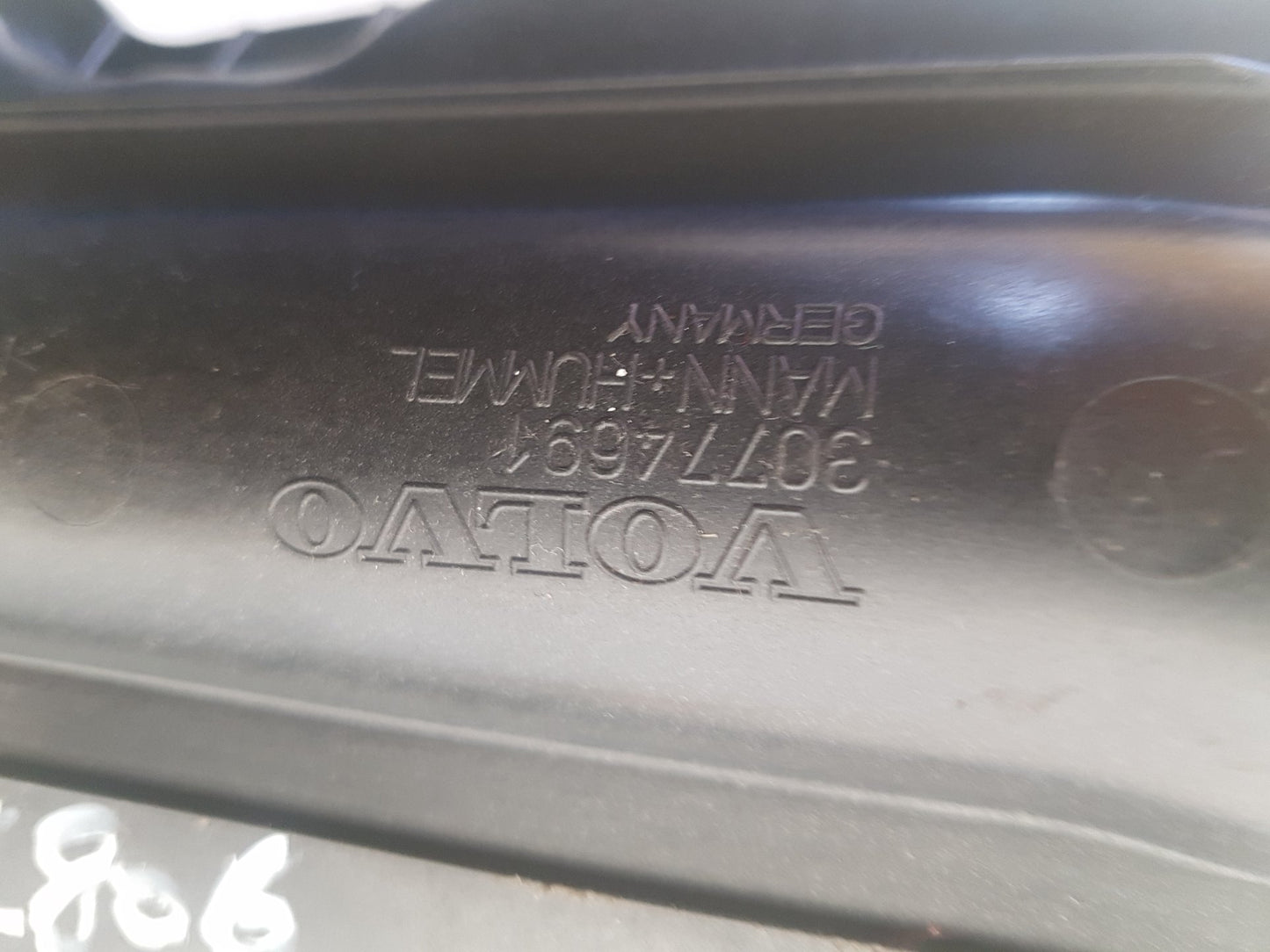 2010 Volvo XC70  Estate Air Filter Box 30774691
