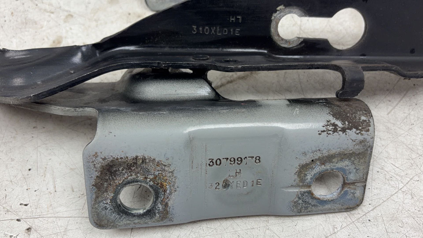 2004 - 2007 Volvo XC70  Estate Bonnet Hinge/Strut 30799178