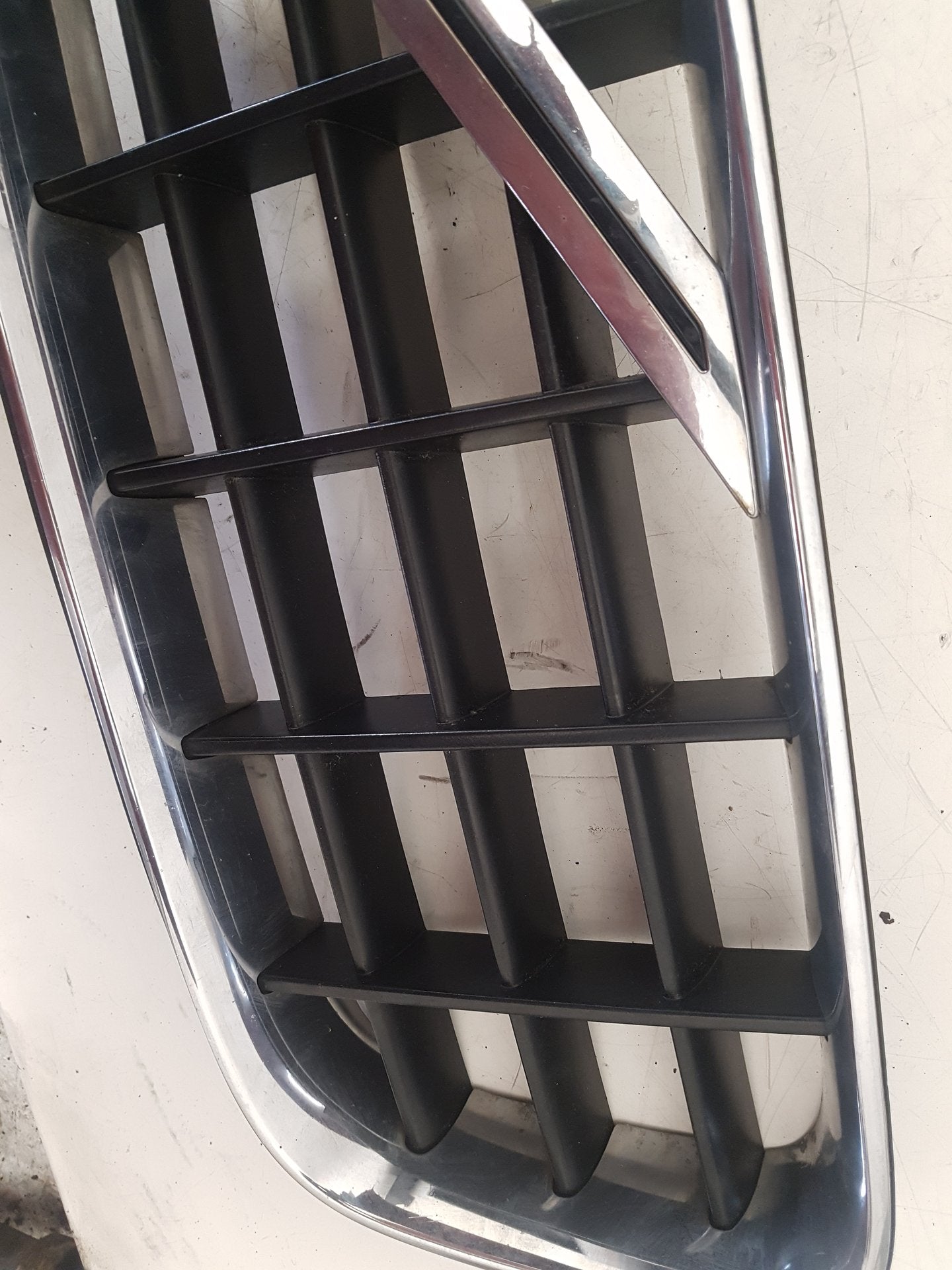 2003 - 2010 Volvo XC90  Estate FRONT GRILL 8620641