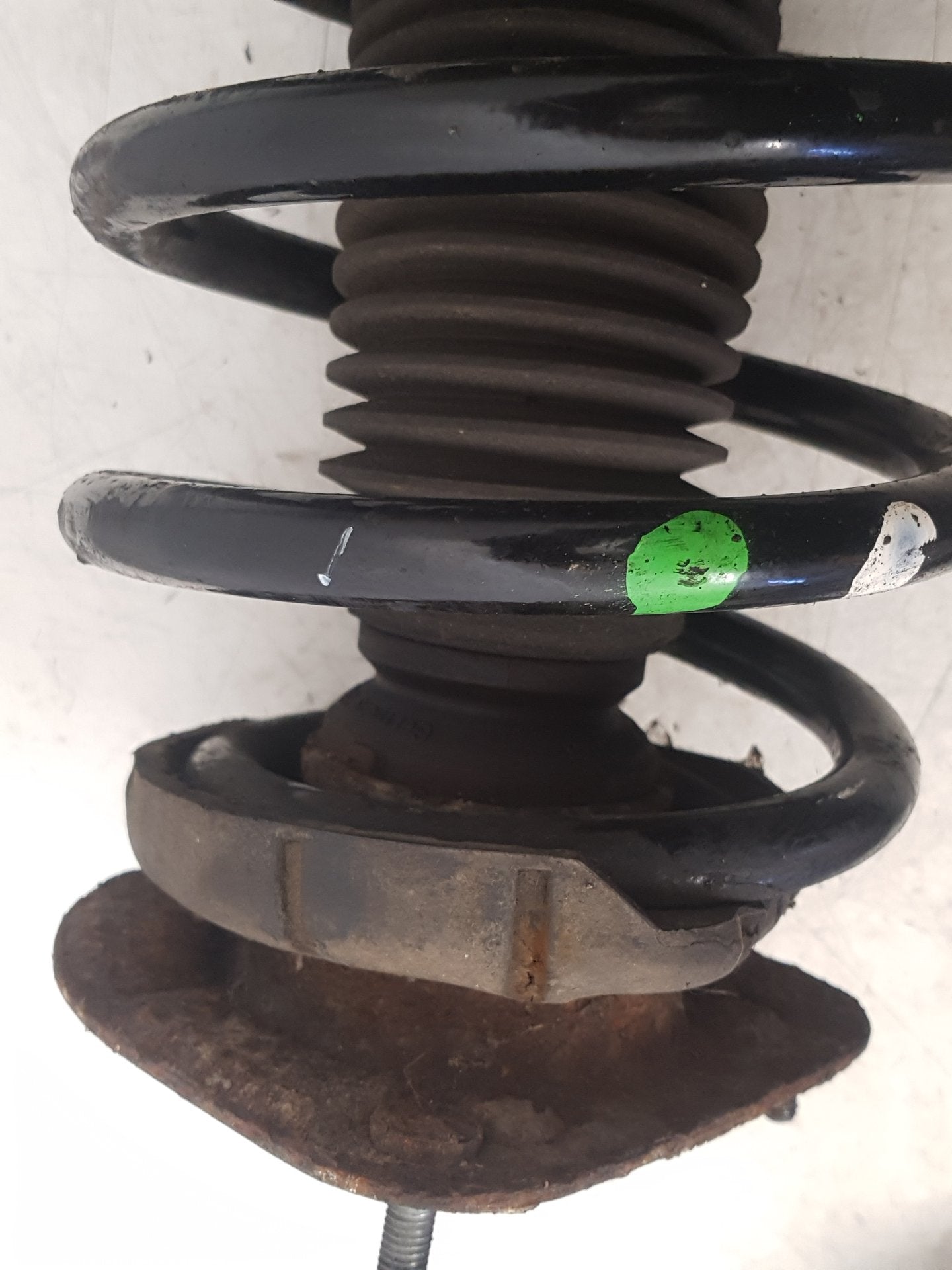 2005 - 2012  Xc90 D5 Se Awd E4 5 Dohc  Estate Right Front Shock Absorber 31200416