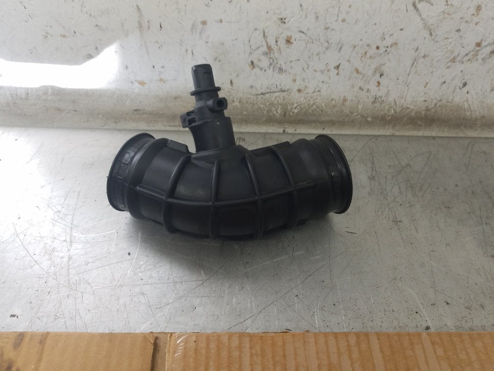 2001 - 2005 Volvo V70  Estate INTAKE PIPE 30636854