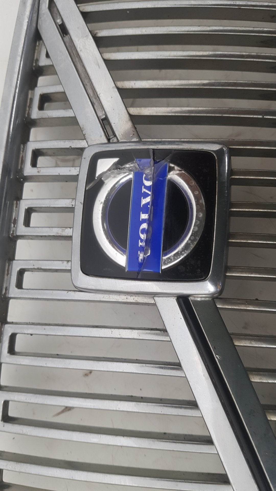 2005 - 2008 Volvo V70  Estate FRONT GRILL 08693346