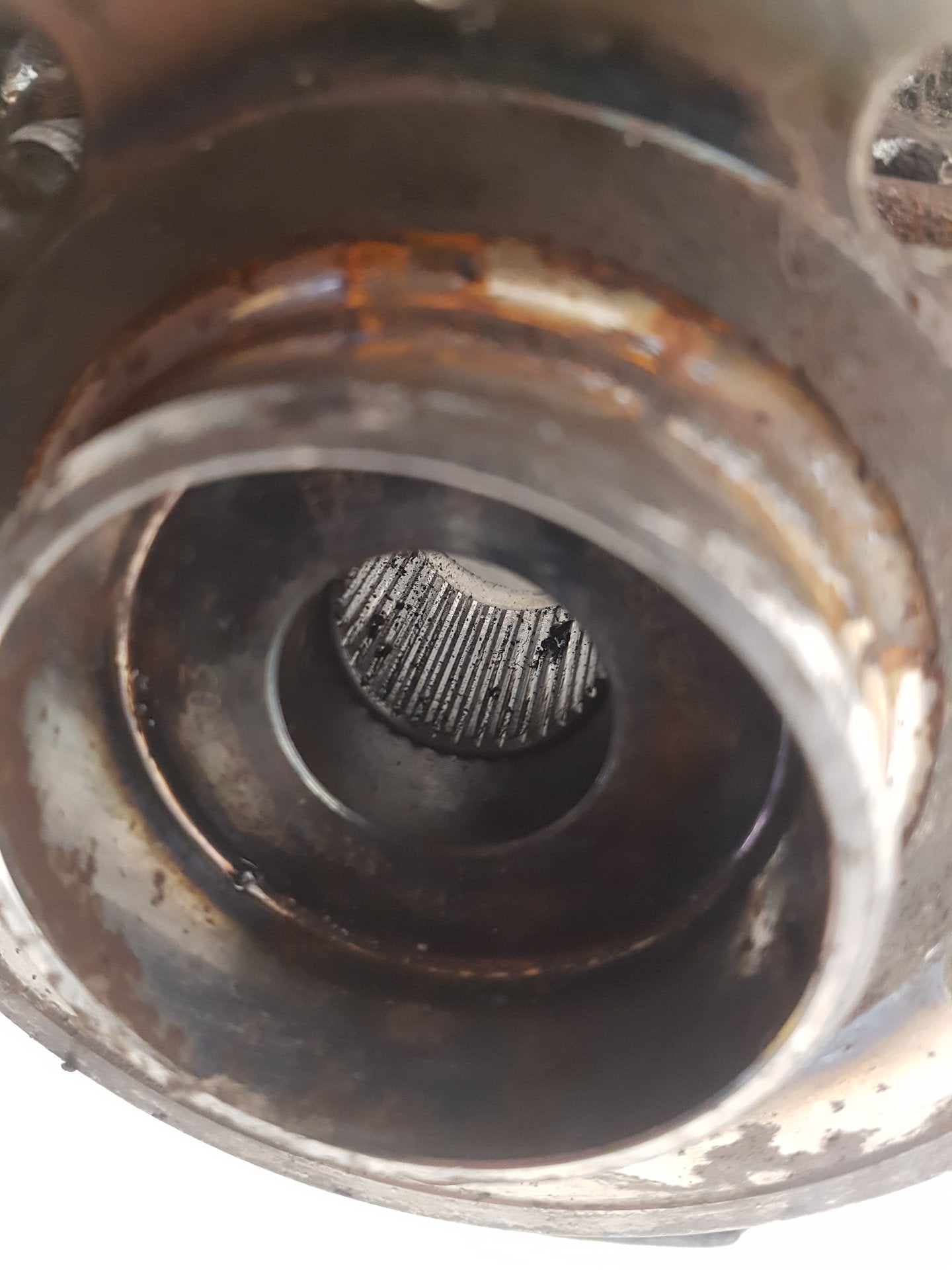 2007 Volvo V70  Estate Left Front Hub Assembly 31200311