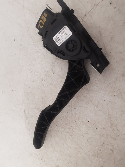 2010 - 2014 Volvo V60  Estate Accelerator Pedal 31329060