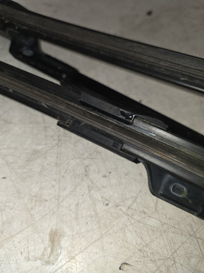 2008 - 2016 Volvo XC70 III 136 Estate FRONT WIPER ARMS (PAIR) 31276004