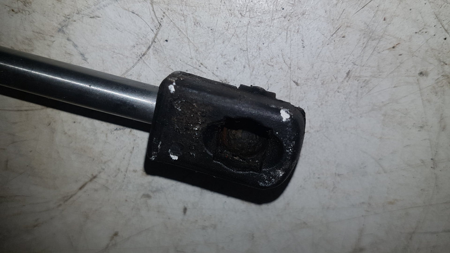 2000 - 2004 Volvo V40  Estate BONNET STRUT/RAM 30819865