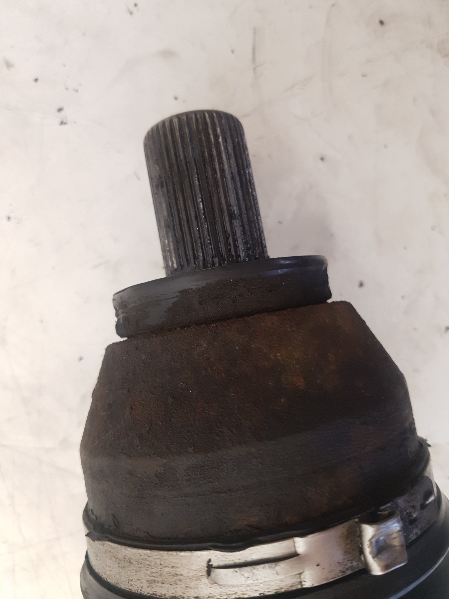 2008 - 2016 Volvo V70  Estate DRIVESHAFT - DRIVER FRONT (MANUAL) 30787818