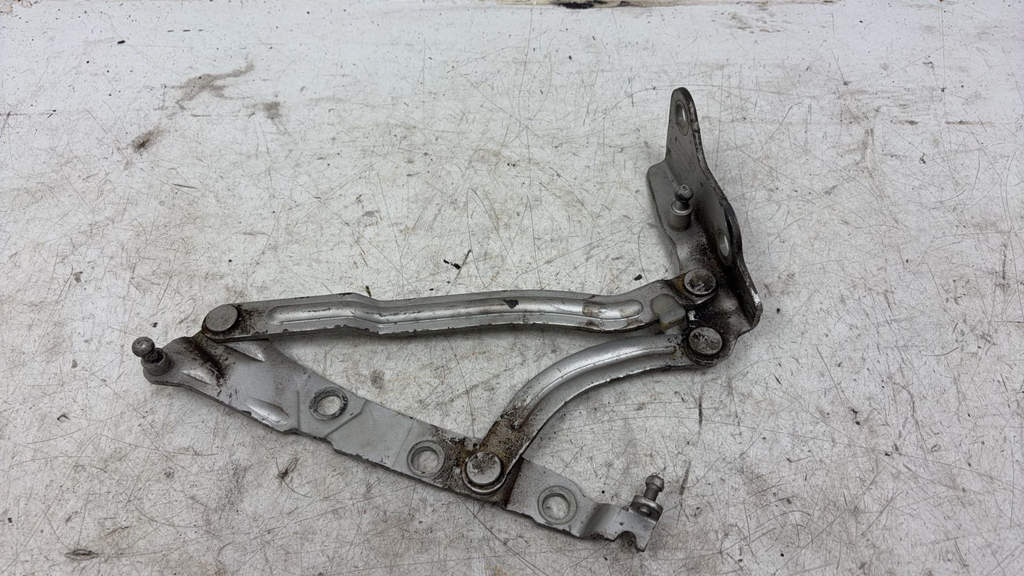 2004 - 2012 Volvo S40  Saloon BOOTLID HINGE (PASSENGER SIDE) 30718248