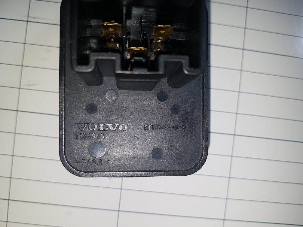 1998 - 2005 Volvo C70   Heater Fan Resistor 9134966