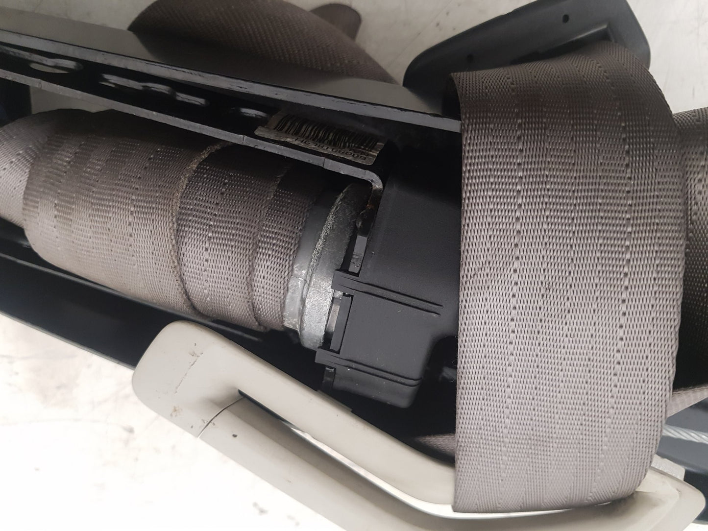 2002 - 2006 Volvo XC90  Estate Left Front Seat Belt 8686631