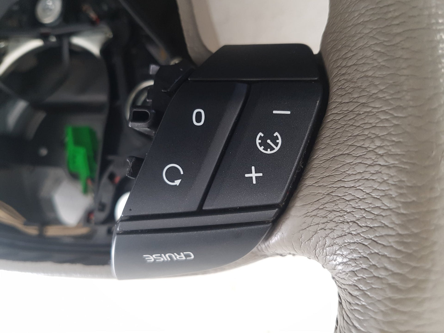 2002 - 2006 Volvo XC90  Estate Steering Wheel 8666891