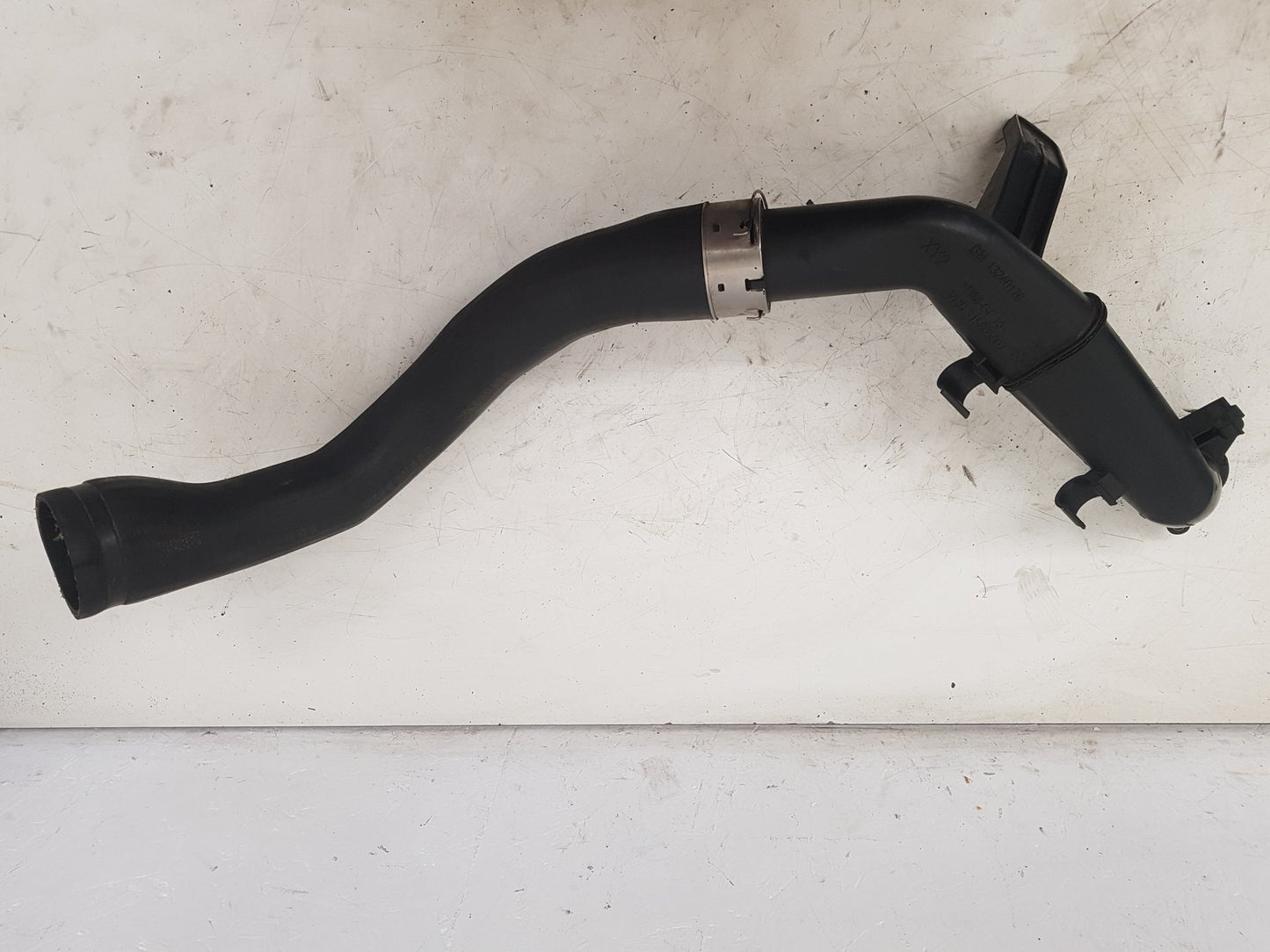 2010 - 2012 Saab 9-5  Saloon AIR INTAKE HOSE 13240176