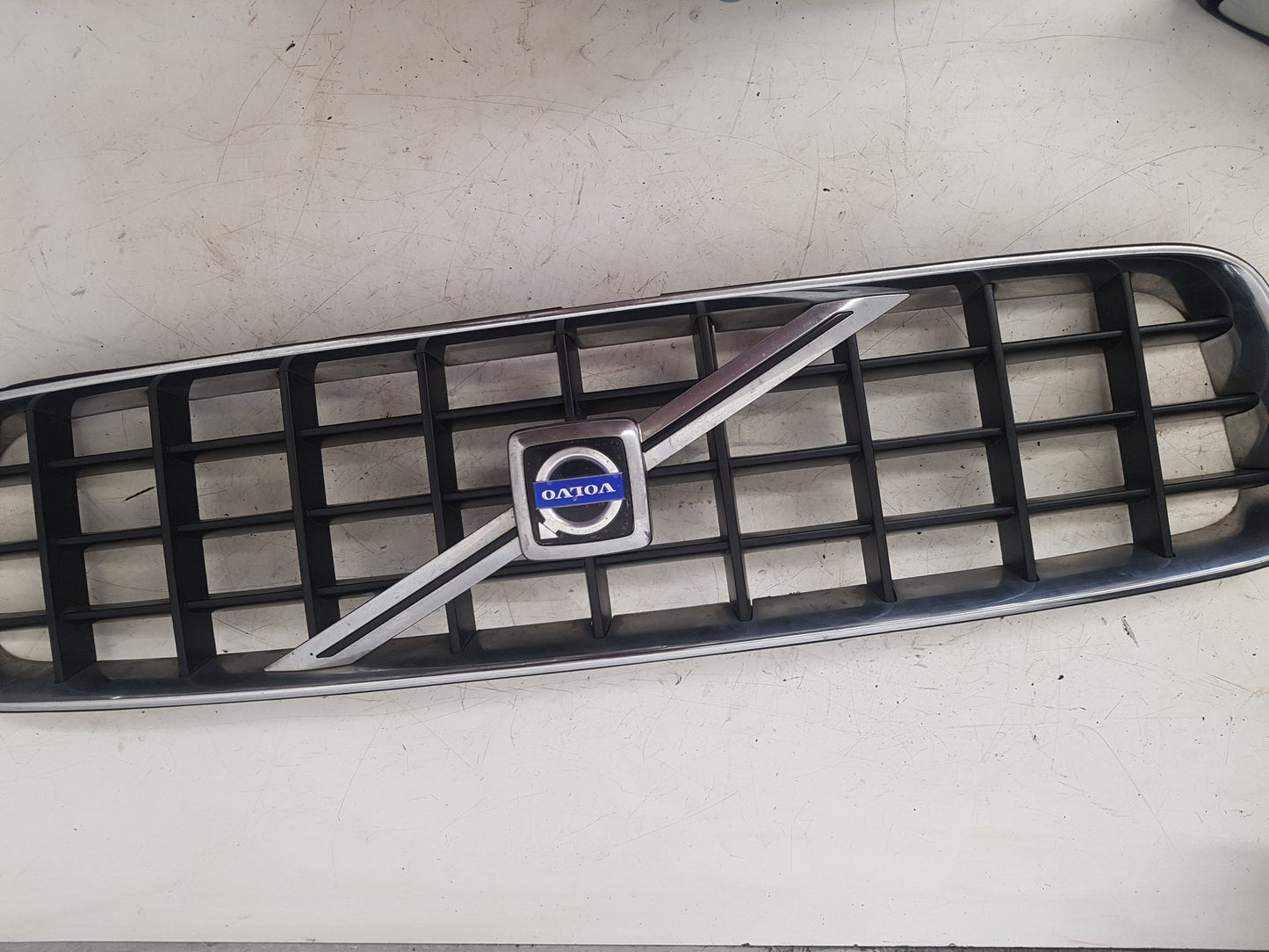 2002 - 2006 Volvo XC90  Estate FRONT GRILL 8620641