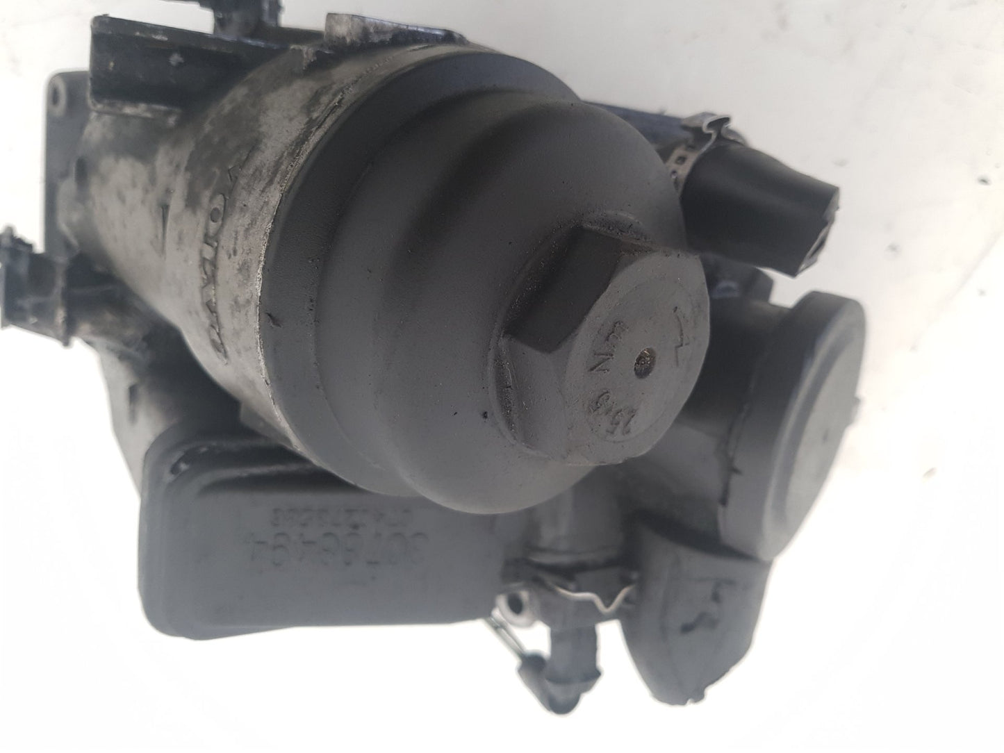 2007 - 2013 Volvo C70  Convertible Oil Filter Housing 31338685