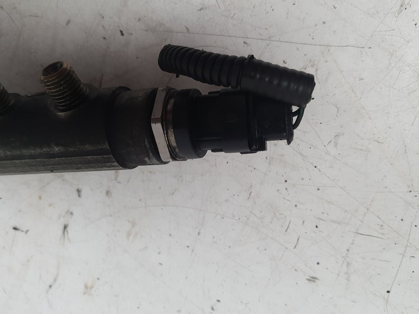 2004 - 2007 Volvo XC70  Estate Injection Rail 0445215023