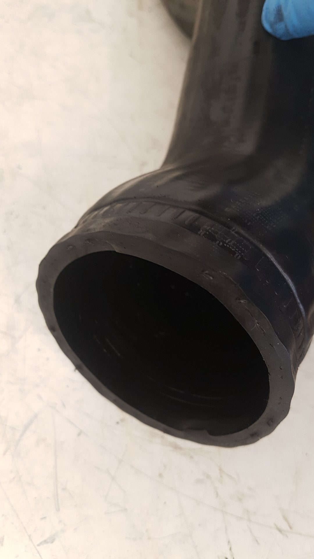 2001 - 2005 Volvo V70  Estate INTERCOOLER PIPE / BOOST HOSE 30680218