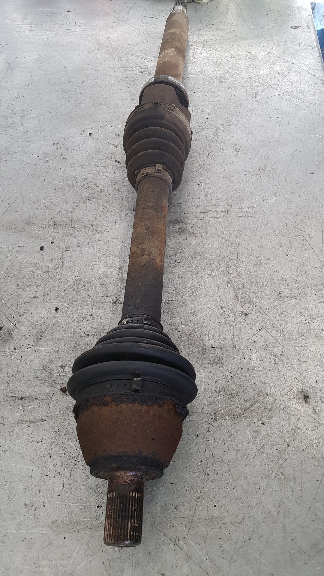2004 - 2009 Volvo C30  Hatchback DRIVESHAFT - DRIVER FRONT (MANUAL) 31256933