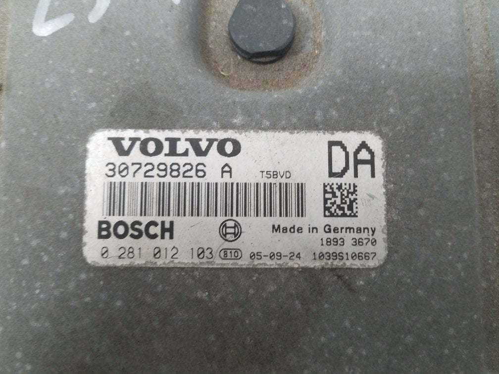 2004 - 2007 Volvo V70  Estate Engine ECU 30729826A