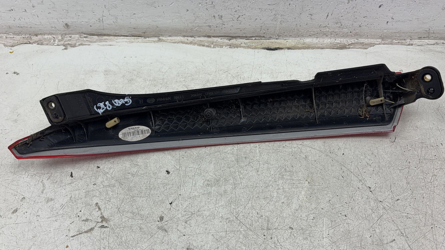 2007 - 2014 Volvo XC90  Estate DRIVERS REAR REFLECTOR 30698142