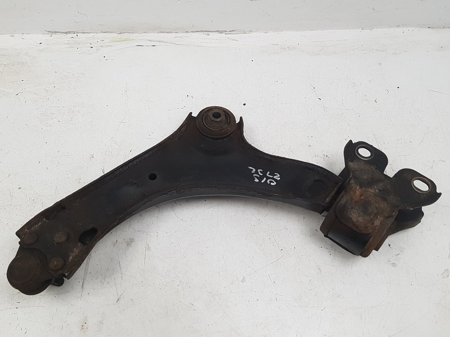 2013 - 2015 Volvo V60  Estate Right Front Lower Control Arm 31317662