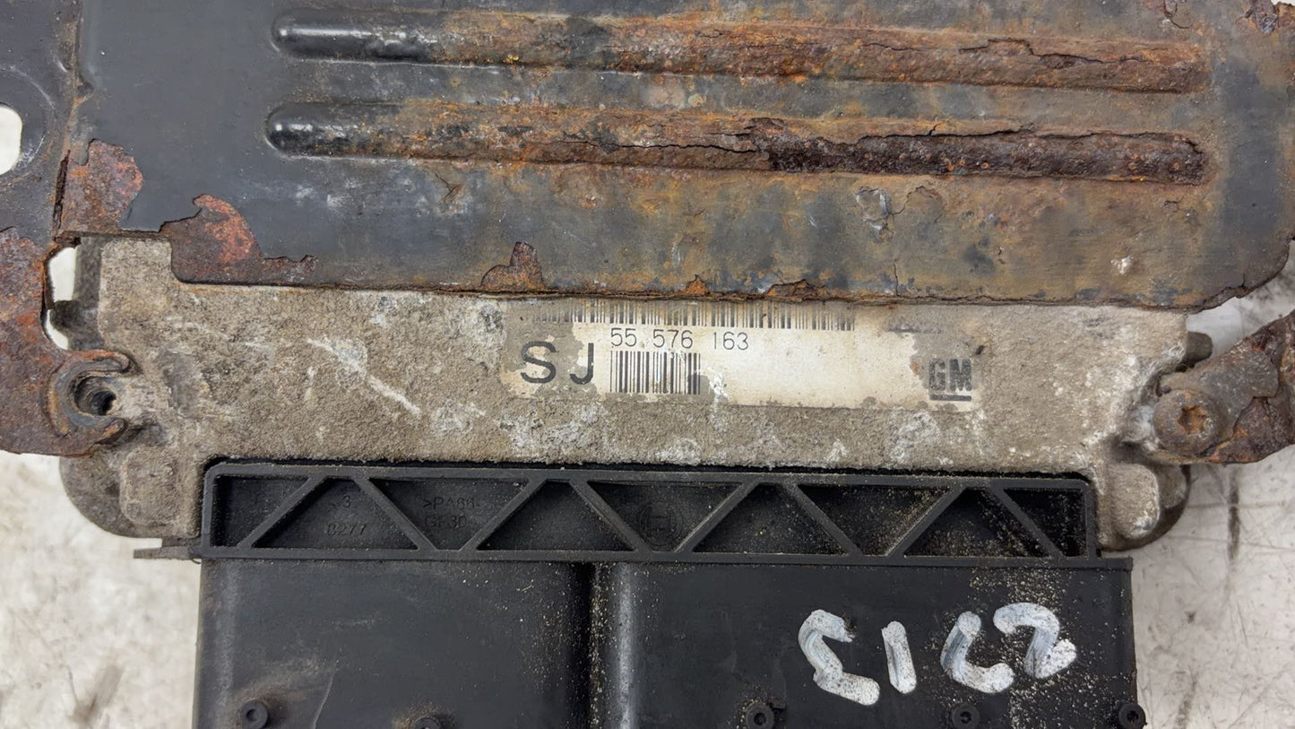 2007 - 2012 Saab 9-3  Estate Engine ECU 55576163