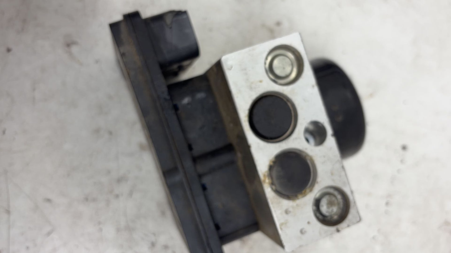 2004 - 2007 Volvo XC70  Estate ABS Pump 30793445