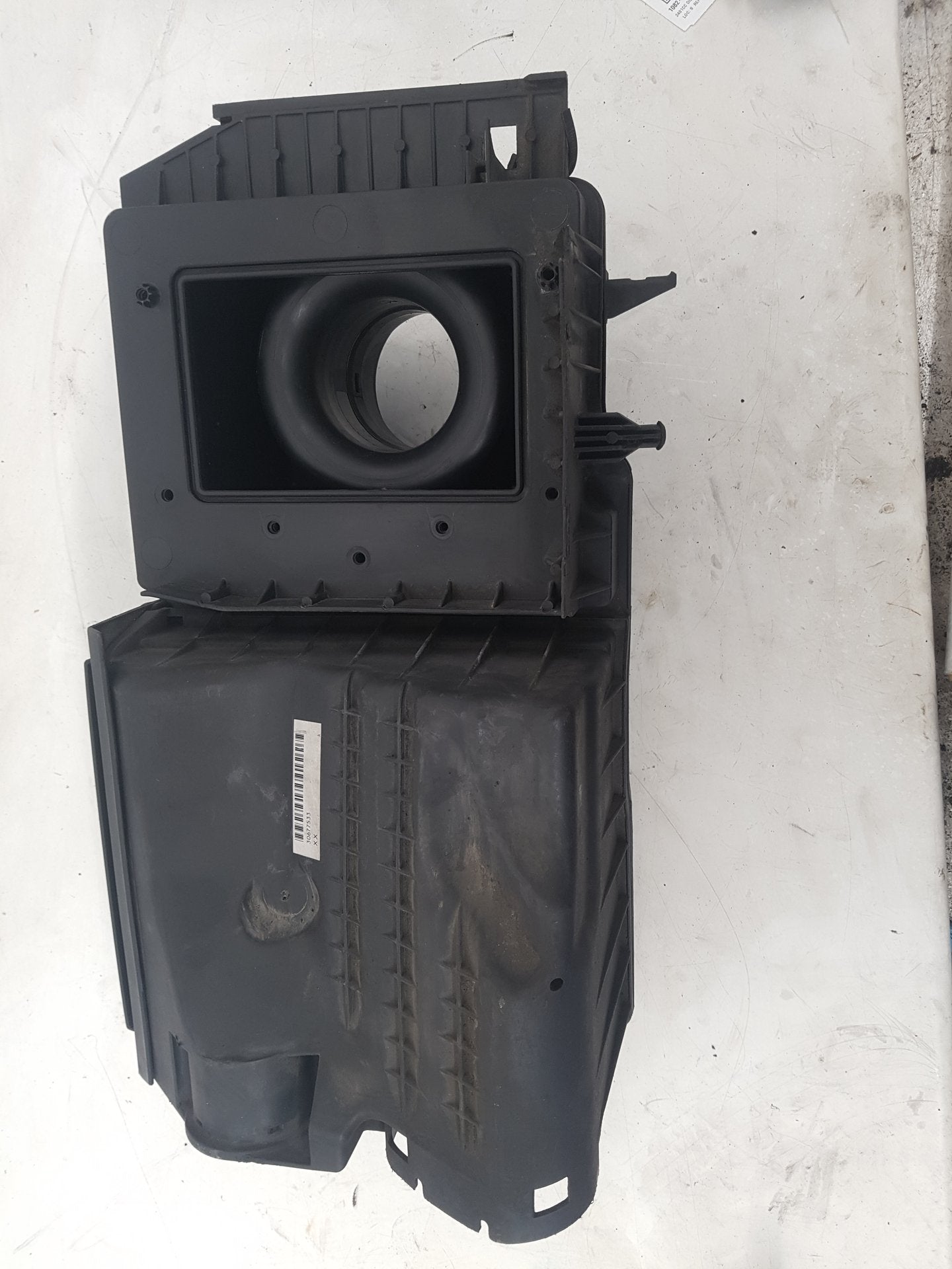 2007 - 2013 Volvo C70  Convertible Air Filter Box 30677533